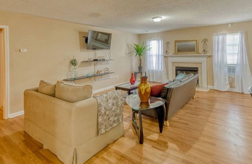 Huntcliff Apartment | 6 Bed Seasoned Family/grad Groups Get Together