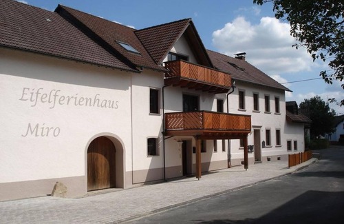 Auel Apartment | 6-bed vacation apartment Eifelglück - Eifelferienhaus Miro