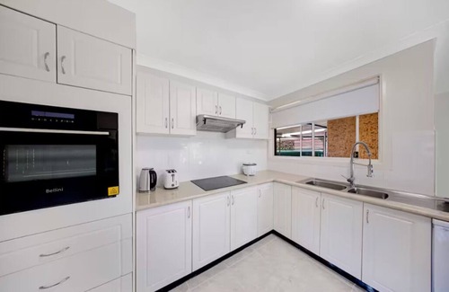Mount Annan House | 6 Bedroom 3 Bath 2 Levels House