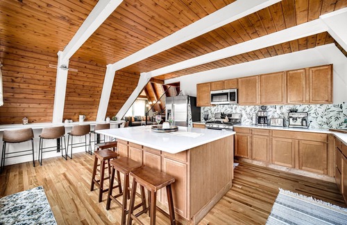 Culver House | 6 bedroom 3 bath amazing home, near lake max