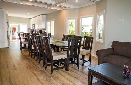 Southwest Anaheim House | 6 Bedroom 3 Bath Estate Pool & Jacuzzi 1/2 Mile to Disneyland Sleeps 13.