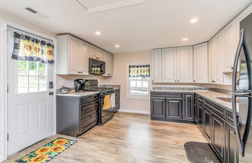 Perryville Other | 6 Bedroom 4 Bathroom 1870 Farmhouse. Right next to Great Wolf & Hollywood Casino