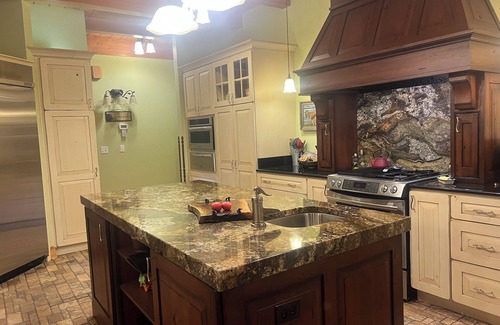 Burnsville House | 6 bedroom 5 bath house on 7 acres along the South Toe River near Asheville