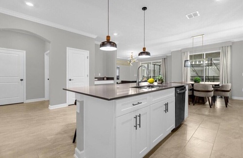 Campbell House | 6 Bedroom/5 Bathroom Storey Lake (4371 RS)