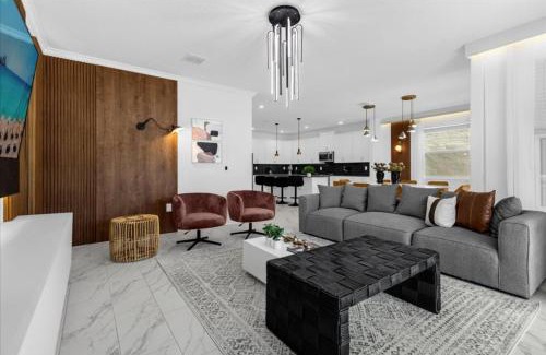Campbell House | 6 Bedroom 5 Bathroom Storey Lake 4366 Rs