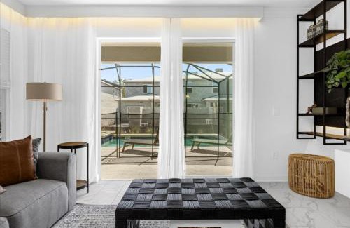 Campbell House | 6 Bedroom 5 Bathroom Storey Lake 4366 Rs