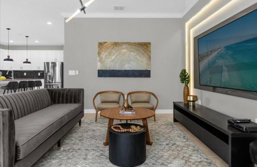 Campbell House | 6 Bedroom 5 Bathroom Storey Lake 4371 Rs