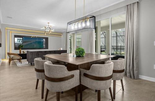 Campbell House | 6 Bedroom 5 Bathroom Storey Lake 4371 Rs