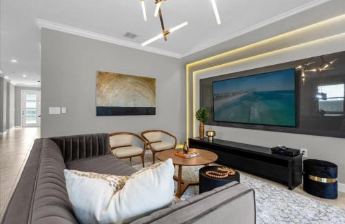 Campbell House | 6 Bedroom 5 Bathroom Storey Lake 4371 Rs