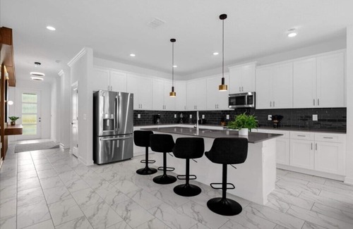 Campbell House | 6 Bedroom/5 Bathroom Storey Lake (4366 RS)