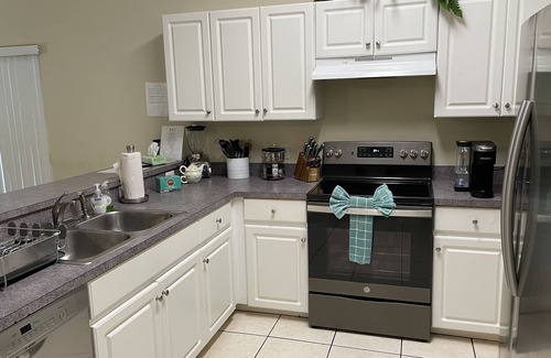 Cumbrian Lakes House | 6 Bedroom 5 Full Bath Private Home Located in a Gated Neighborhood
