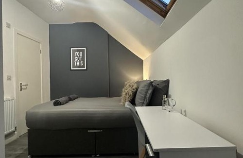 Sneinton House | 6 Bedroom 5 Shower rm House in Central Nottingham