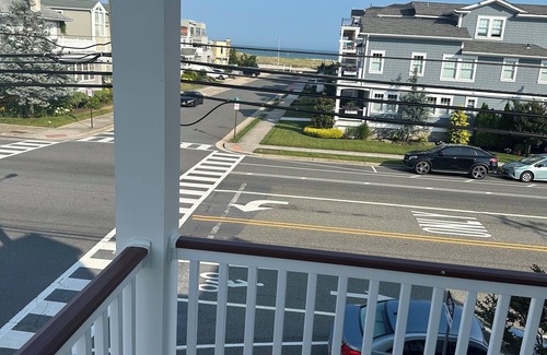 Margate City House | 6-bedroom 6.5 bathroom Margate Gem - CLOSE to Beach