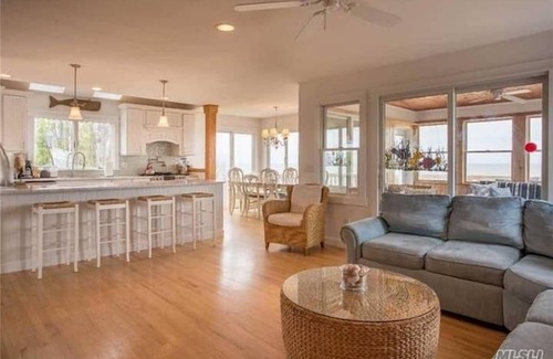 Wading River Apartment | 6 Bedroom 822960 by Houzlet