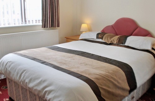 Barrow-on-Trent Cottage | 6 bedroom accommodation in Stenson, near Derby
