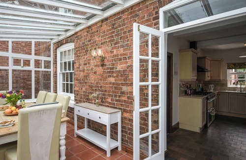Eaton Mascott Cottage | 6 bedroom accommodation in Dorrington, near Church Stretton
