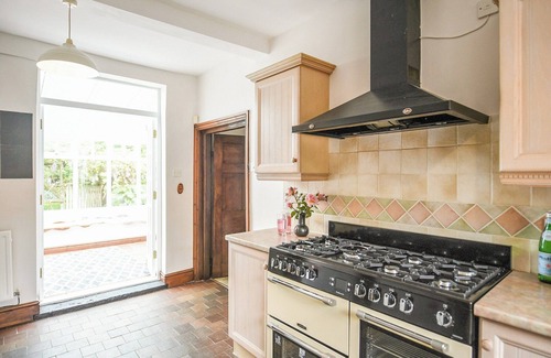 Eaton Mascott Cottage | 6 bedroom accommodation in Dorrington, near Church Stretton