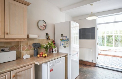 Eaton Mascott Cottage | 6 bedroom accommodation in Dorrington, near Church Stretton