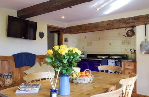 Loppington Cottage | 6 bedroom accommodation in Noneley, near Shrewsbury
