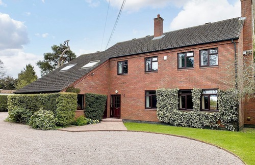 Baschurch Cottage | 6 bedroom accommodation in Baschurch, near Shrewsbury
