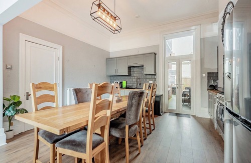 Southport Cottage | 6 bedroom accommodation in Southport