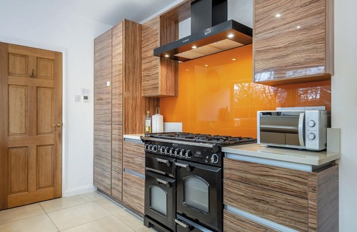 Alverstoke Cottage | 6 bedroom accommodation in Gosport