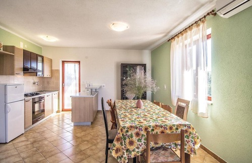 Bratulici House | 6 bedroom amazing home in Bratulici