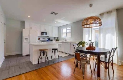 North Pacific Beach House | 6 Bedroom Beach Getaway Walk to Law Street Beach