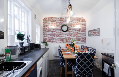 Canterbury House | 6 Bedroom City Centre Townhouse