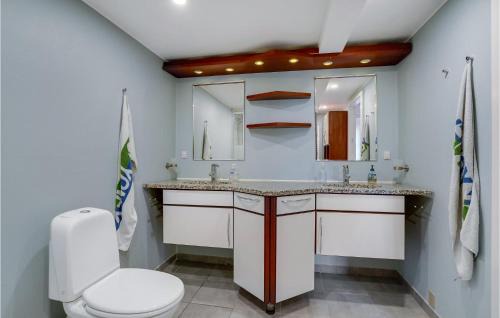 Dannemare House | 6 Bedroom Cozy Home In Dannemare