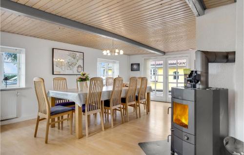 Dannemare House | 6 Bedroom Cozy Home In Dannemare