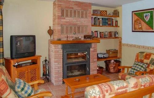 Cofrentes House | 6 Bedroom Cozy Home In Cofrentes - Ebv244