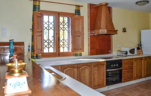 Cofrentes House | 6 Bedroom Cozy Home In Cofrentes - Ebv244