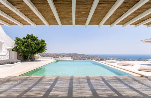 Psarou Villa | 6 bedroom en suite villa
