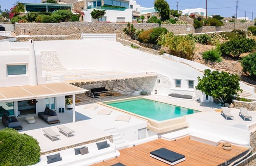Psarou Villa | 6 bedroom en suite villa