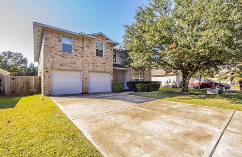 Chandler Creek House | 6 Bedroom Family Home in Round Rock