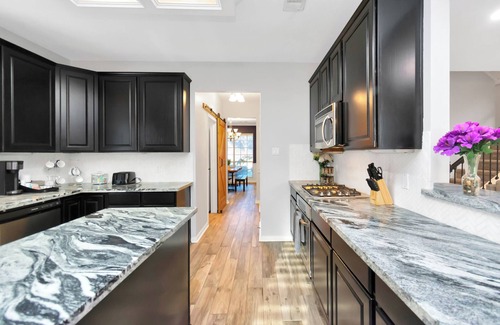 Barker House | 6-Bedroom Hideaway, Pool: 25 Min to Downtown HT