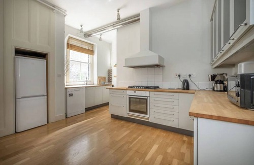 St. Johns Wood Apartment | 6 Bedroom High Ceiling Hyde Park Flat