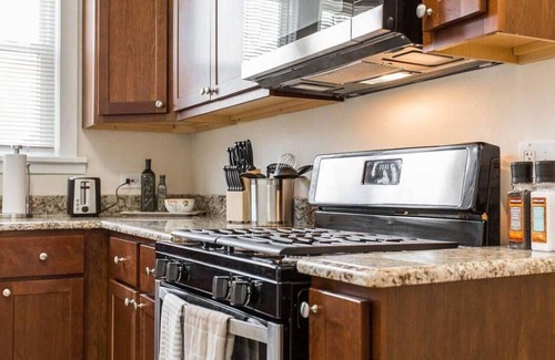 Libertyville House | 6 bedroom Home with 2 living spaces in DT Libertyville near Corp HQs & Naval Base