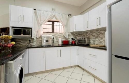 Sheffield Beach House | 6 Bedroom home with pool and entertainment area