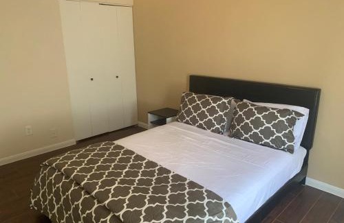 Houston House | 6 Bedroom house 15 minutes from iah airport.