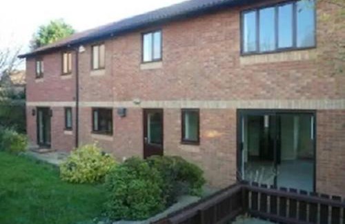 Kettering House | 6 Bedroom House For Corporate Stays in Kettering