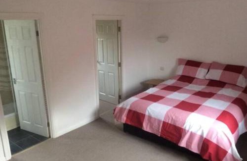 Kettering House | 6 Bedroom House For Corporate Stays in Kettering