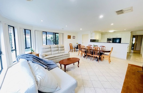 Gungahlin House | 6 Bedroom House @ Gungahlin Town Center