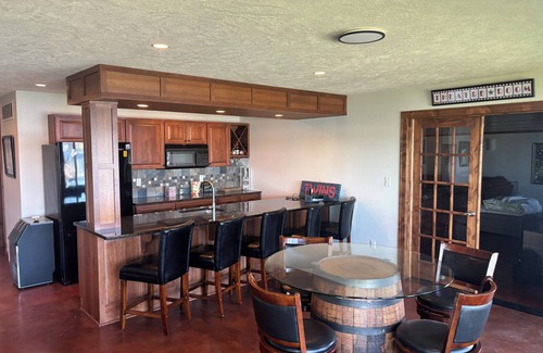 Spirit Lake House | 6-bedroom house on East Okobojiwith AC, WiFi