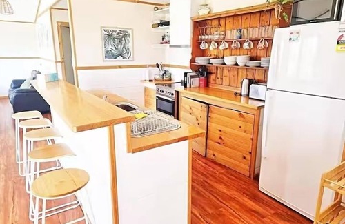 Swansea House | 6 Bedroom House Swansea (au)