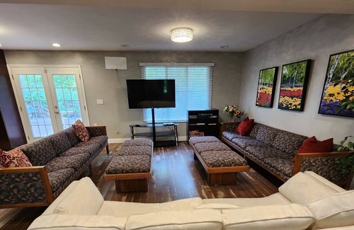 Dayton House | 6 Bedroom, Huge Yard Family Home for Entertainment in the heart of Centerville!