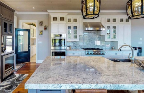 Pointe au Baril House | 6-Bedroom Luxury Estate with Resort Amenities and 5⭐️Fishing on Georgian Bay