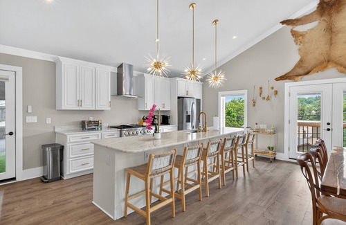 Blowing Rock House | 6 Bedroom Luxury Home located on Main Street in Downtown Blowing Rock!