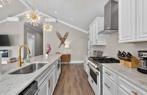 Blowing Rock House | 6 Bedroom Luxury Home located on Main Street in Downtown Blowing Rock!